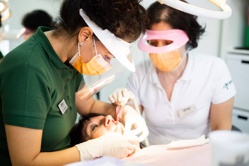 beneficii implant dentar green dental